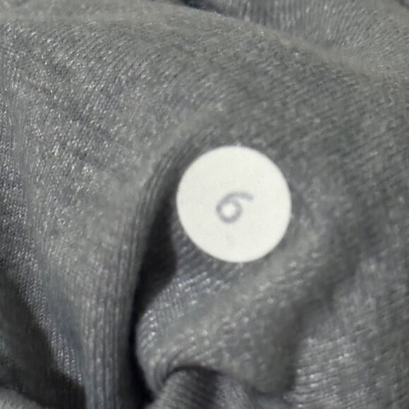 Lululemon Womens Gray Full-Zip Jacket Size 6 With Thumbholes & Side Pockets - Picture 3 of 12